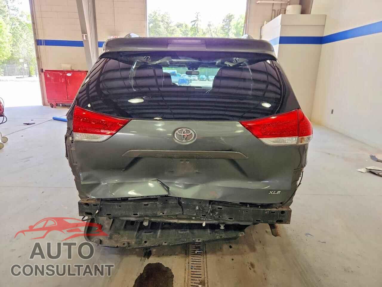 TOYOTA SIENNA 2013 - 5TDYK3DC8DS367640