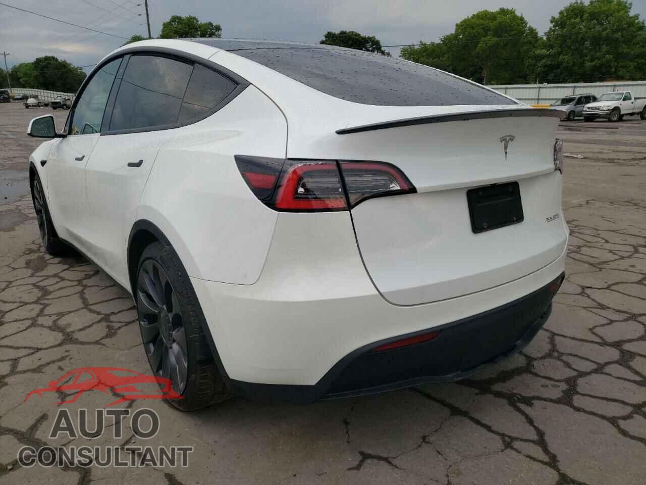 TESLA MODEL Y 2021 - 5YJYGDEF2MF124460