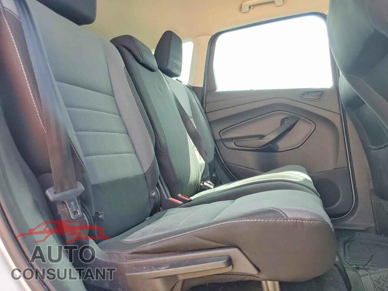 FORD ESCAPE 2017 - 1FMCU0F76HUC65804