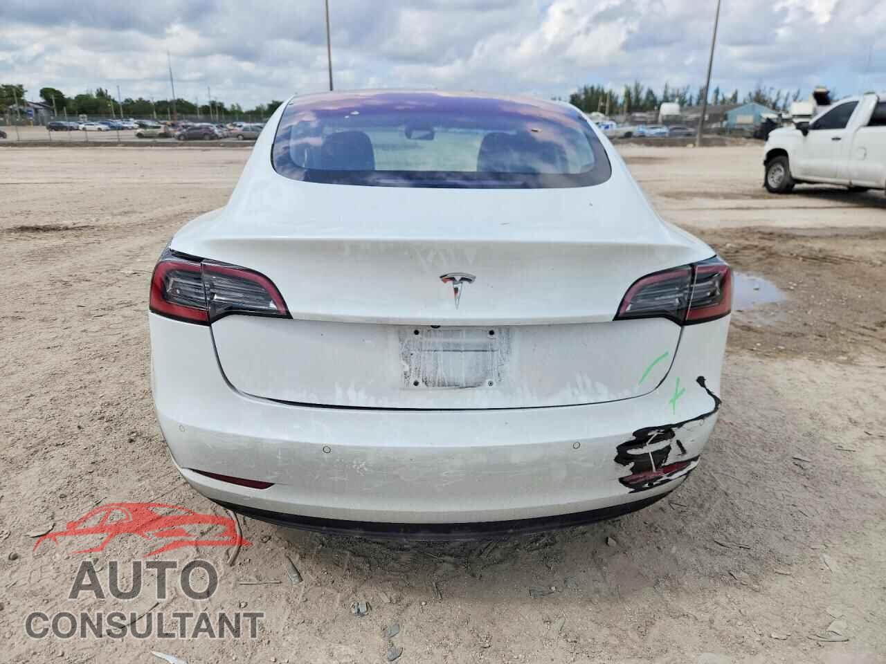 TESLA MODEL 3 2018 - 5YJ3E1EA4JF019658
