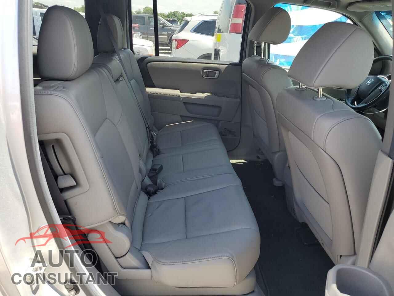 HONDA PILOT 2013 - 5FNYF4H50DB012973