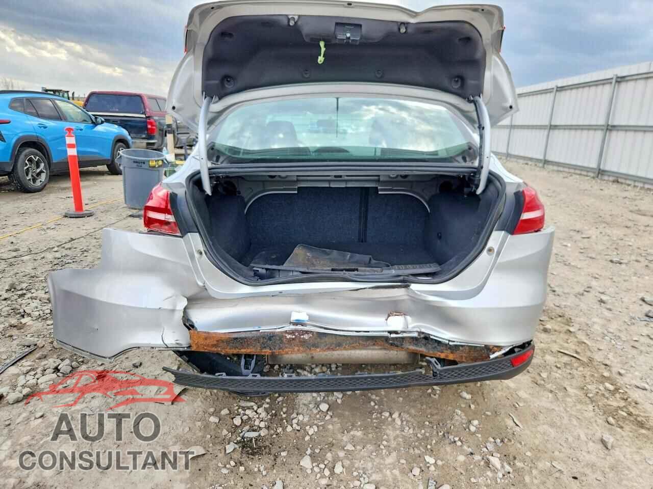 FORD FOCUS 2015 - 1FADP3F27FL209580