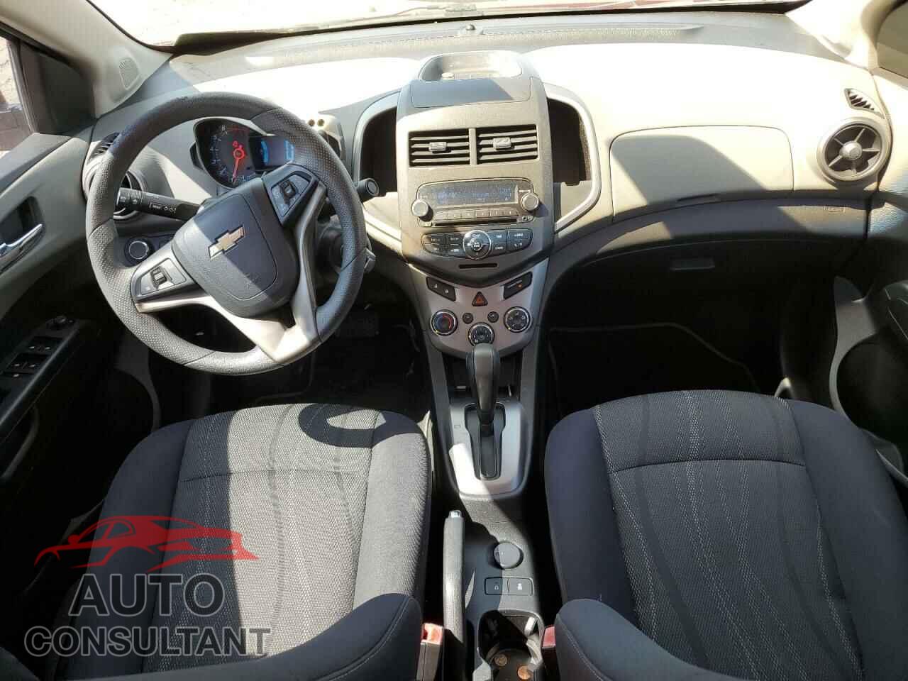 CHEVROLET SONIC 2013 - 1G1JC5SB6D4143520
