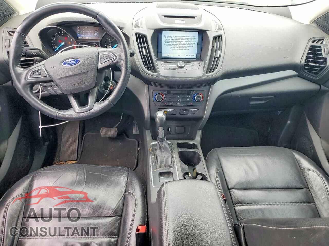 FORD ESCAPE 2017 - 1FMCU9G96HUD54552