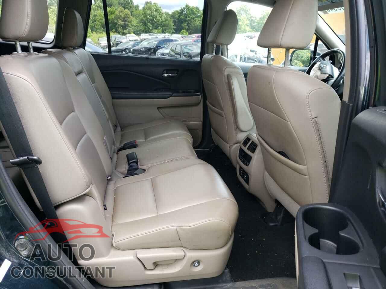 HONDA PILOT 2016 - 5FNYF6H9XGB076571