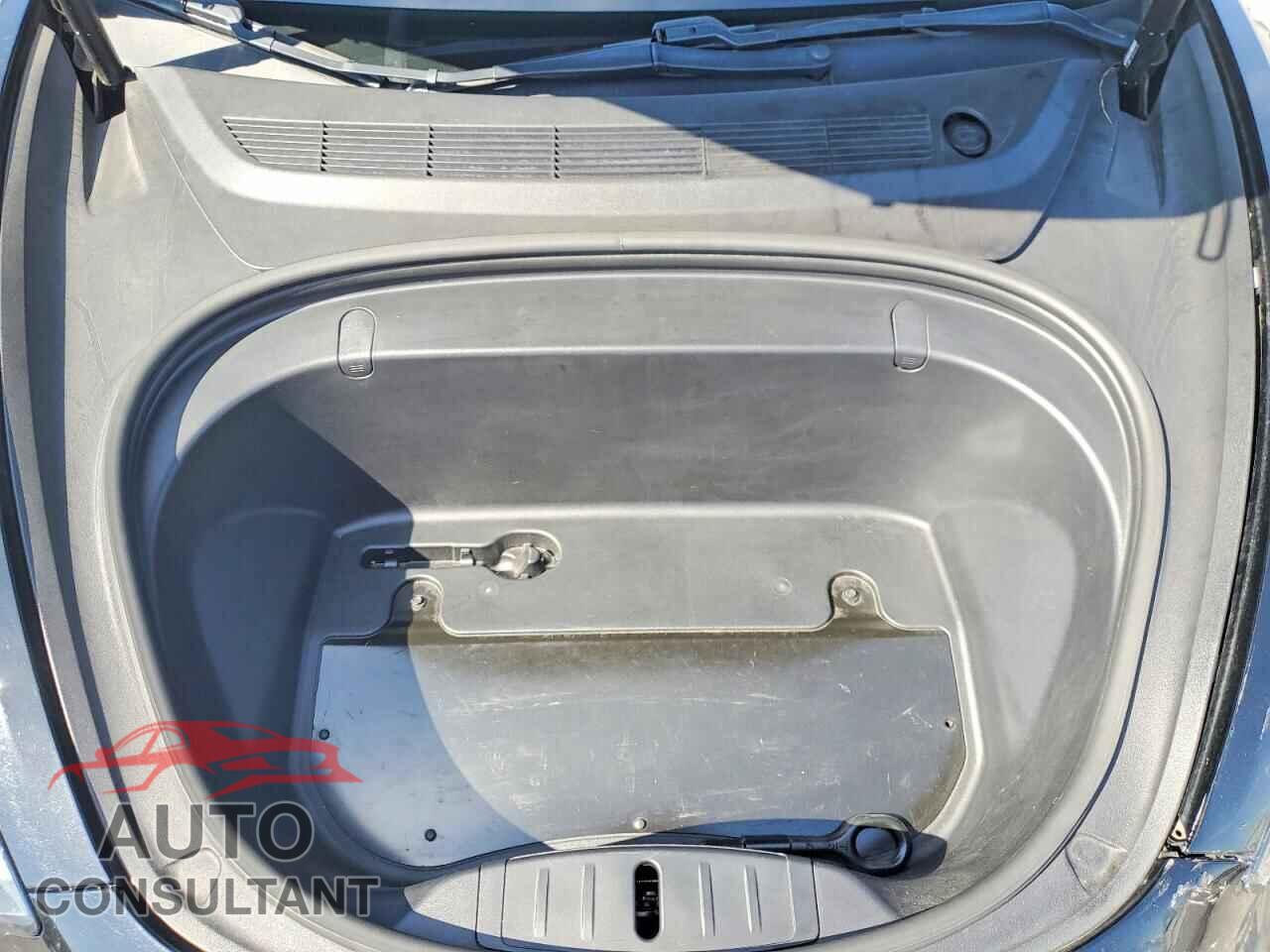 TESLA MODEL 3 2019 - 5YJ3E1EA5KF305178