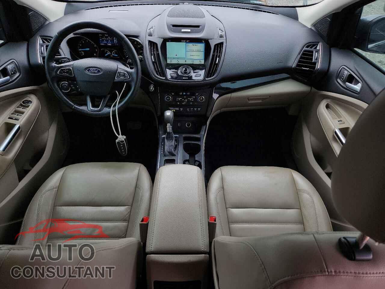 FORD ESCAPE 2017 - 1FMCU9J96HUB08030
