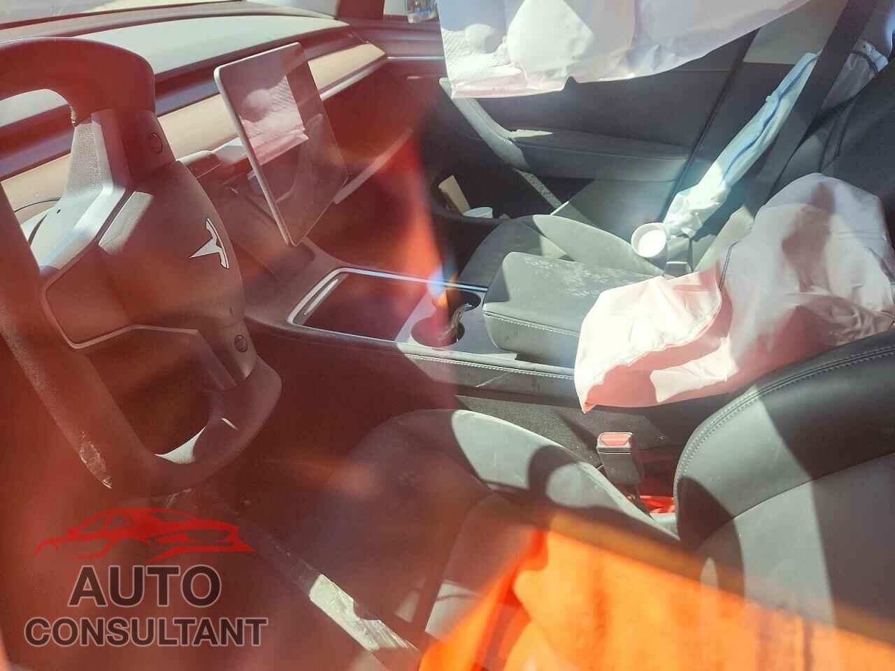 TESLA MODEL Y 2024 - 7SAYGDEE5RF077846