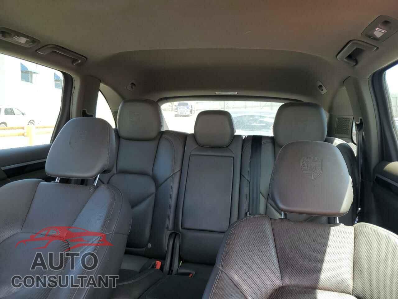 PORSCHE CAYENNE 2017 - WP1AA2A23HKA84522