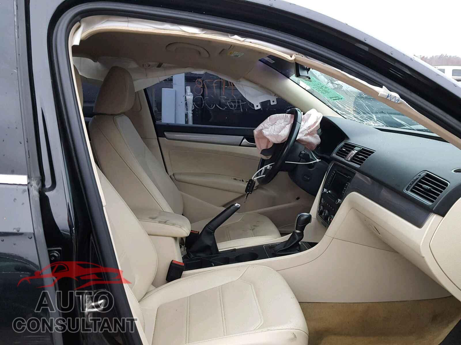 VOLKSWAGEN PASSAT 2015 - 1VWAT7A33FC115211