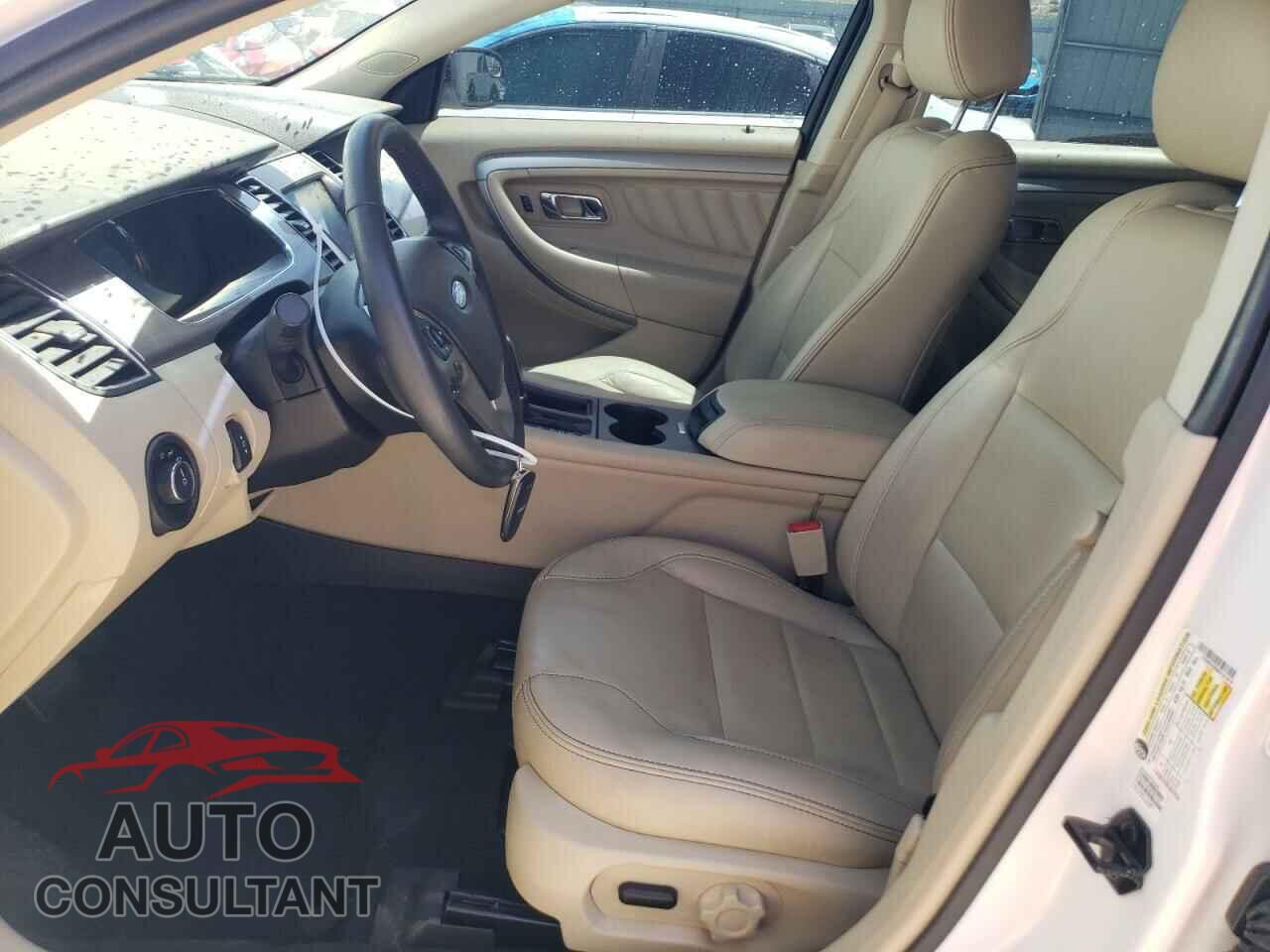 FORD TAURUS 2019 - 1FAHP2E86KG101018