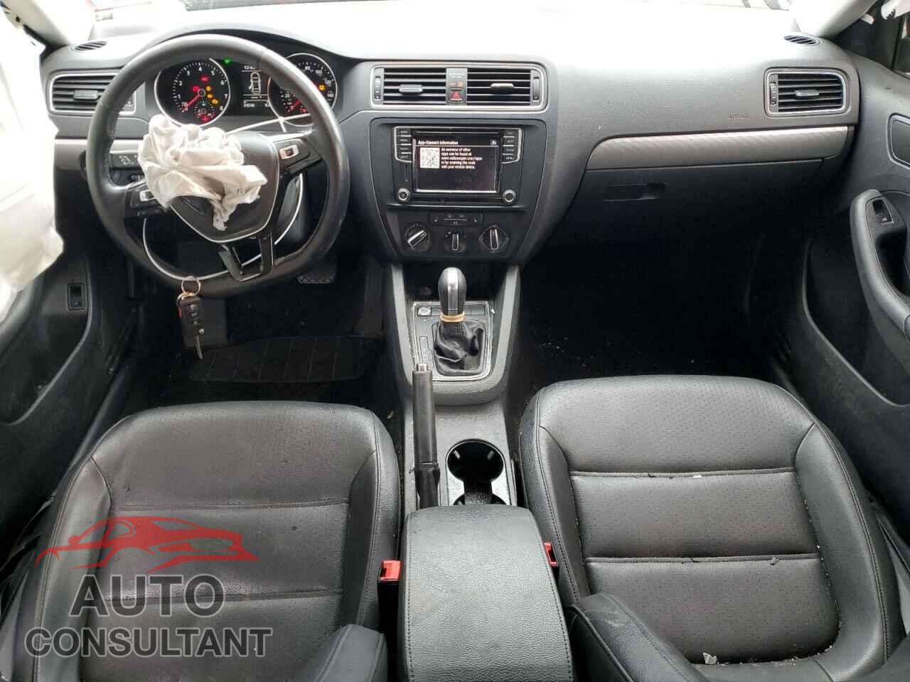 VOLKSWAGEN JETTA 2017 - 3VWDB7AJ3HM410485