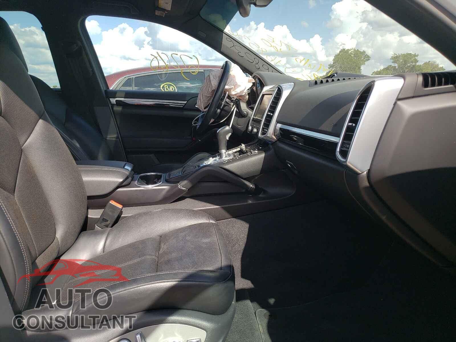 PORSCHE CAYENNE 2016 - WP1AA2A26GKA09571