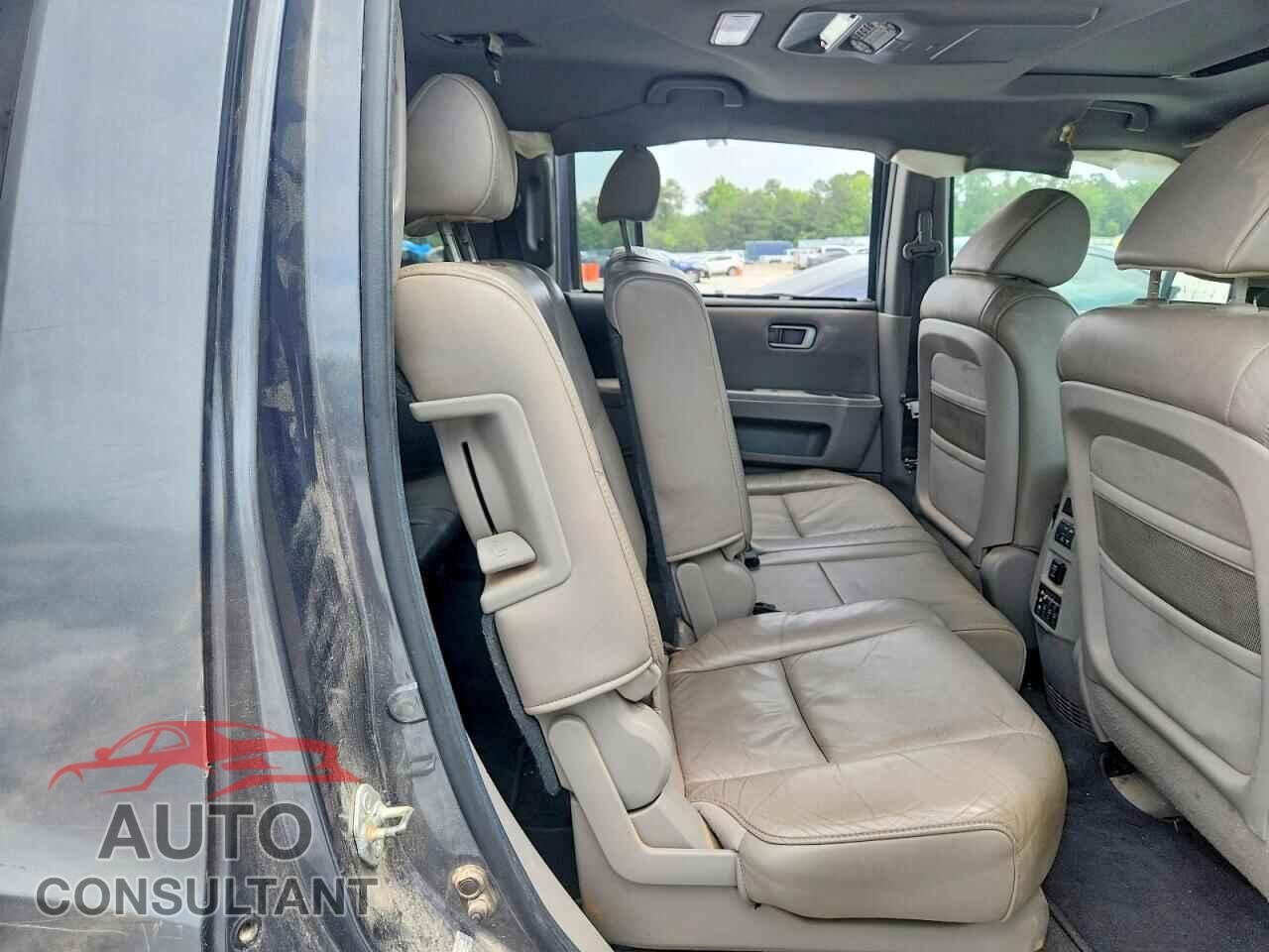 HONDA PILOT 2011 - 5FNYF4H93BB101856