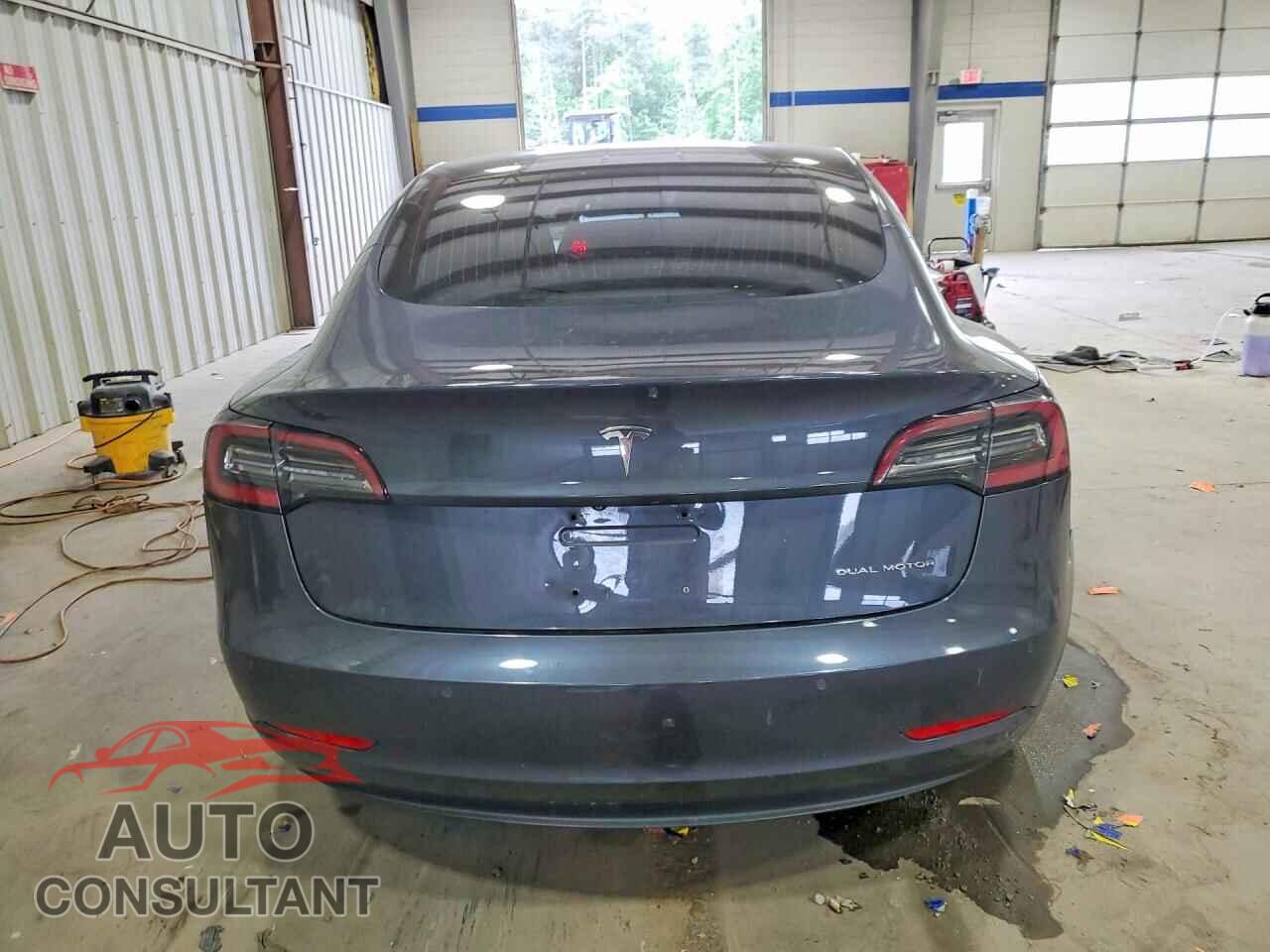 TESLA MODEL 3 2018 - 5YJ3E1EB6JF121178