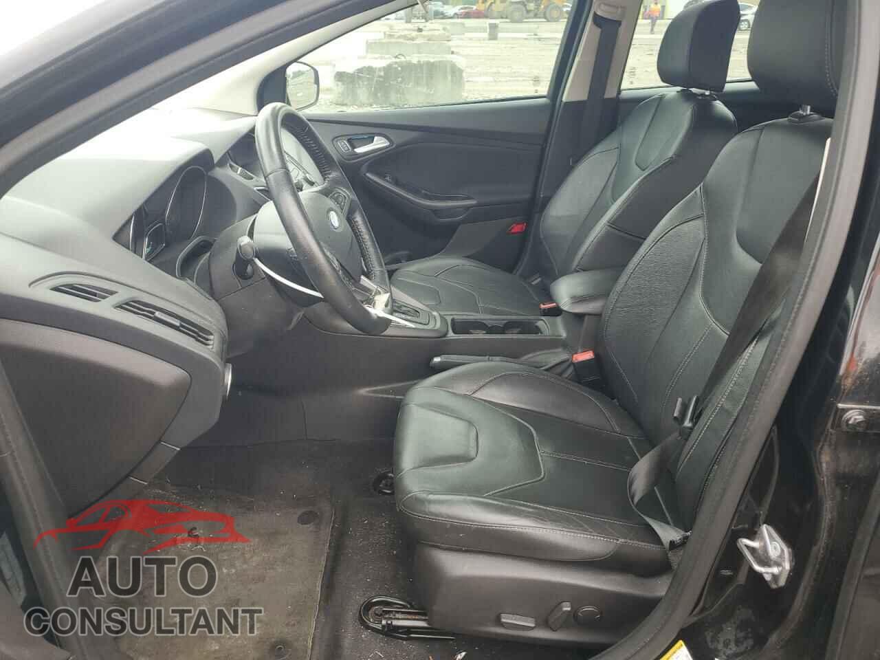 FORD FOCUS 2015 - 1FADP3K23FL319564