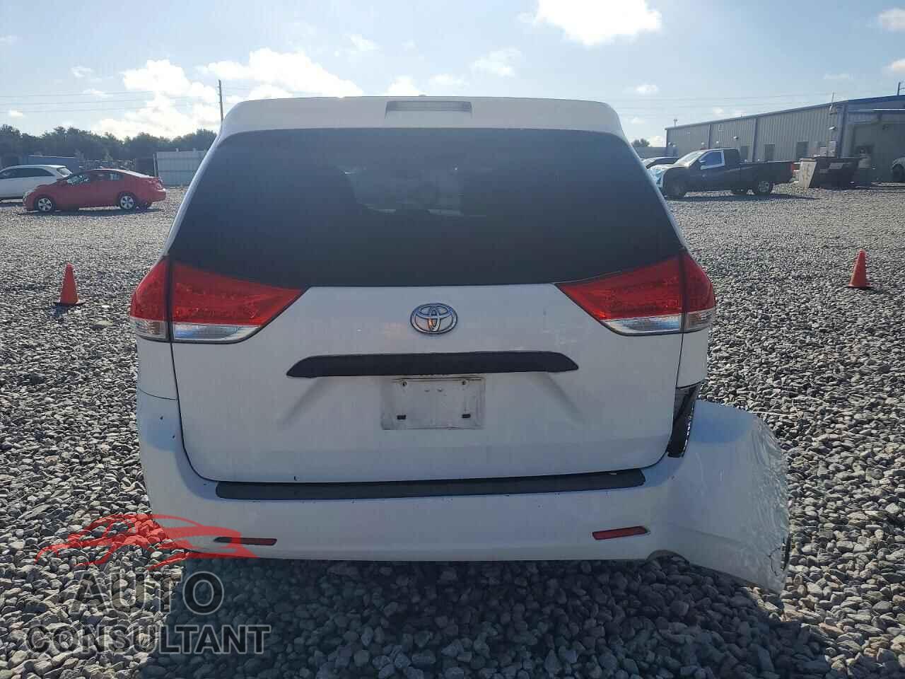 TOYOTA SIENNA 2012 - 5TDKA3DC8CS012667