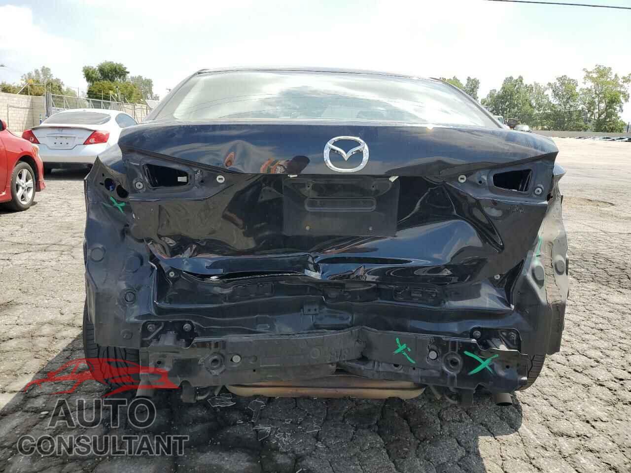 MAZDA 3 2018 - 3MZBN1U74JM204366