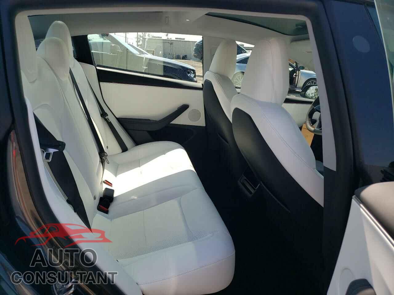 TESLA MODEL 3 2024 - 5YJ3E1EA5RF747615