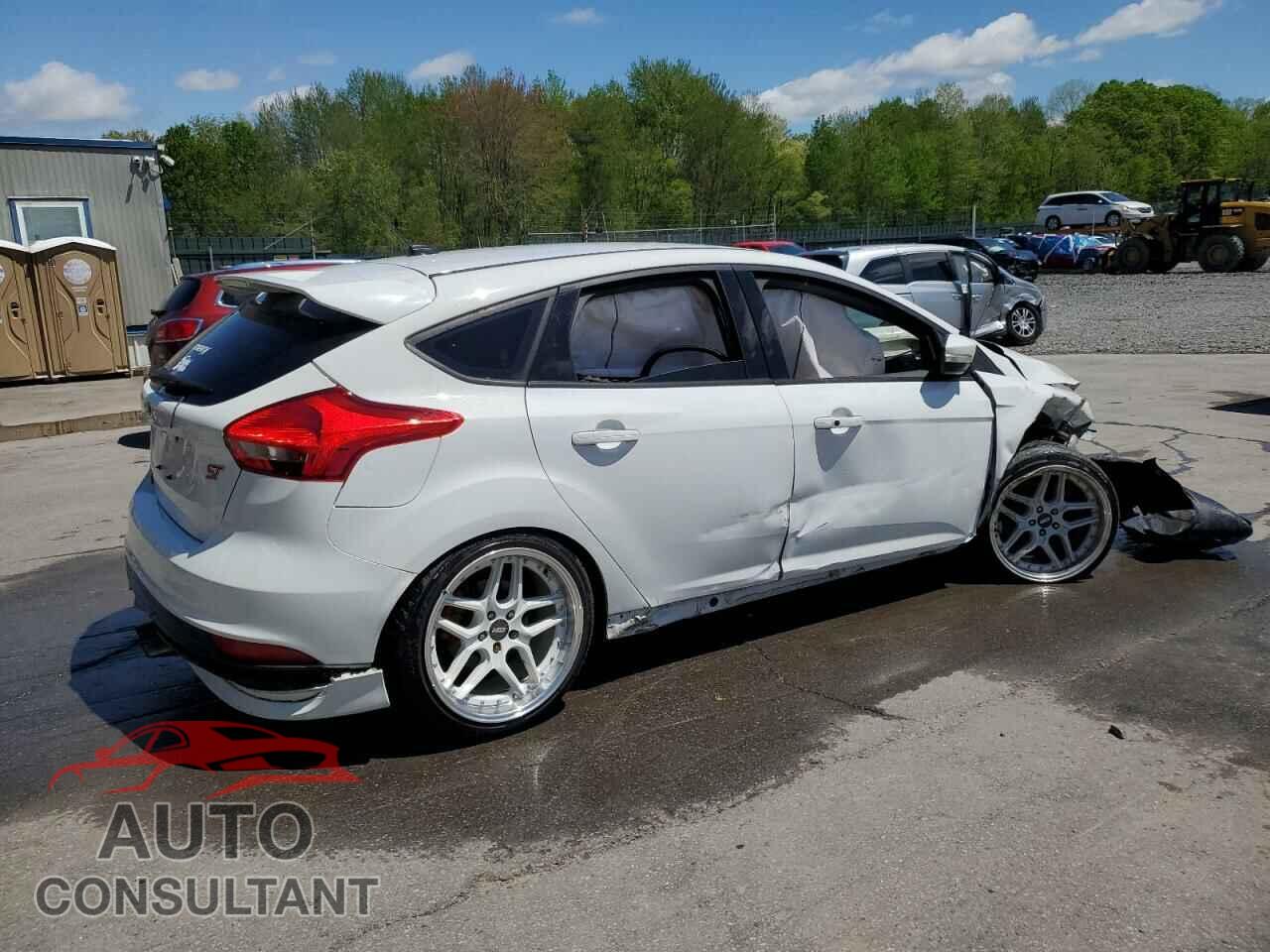FORD FOCUS 2018 - 1FADP3L99JL274666