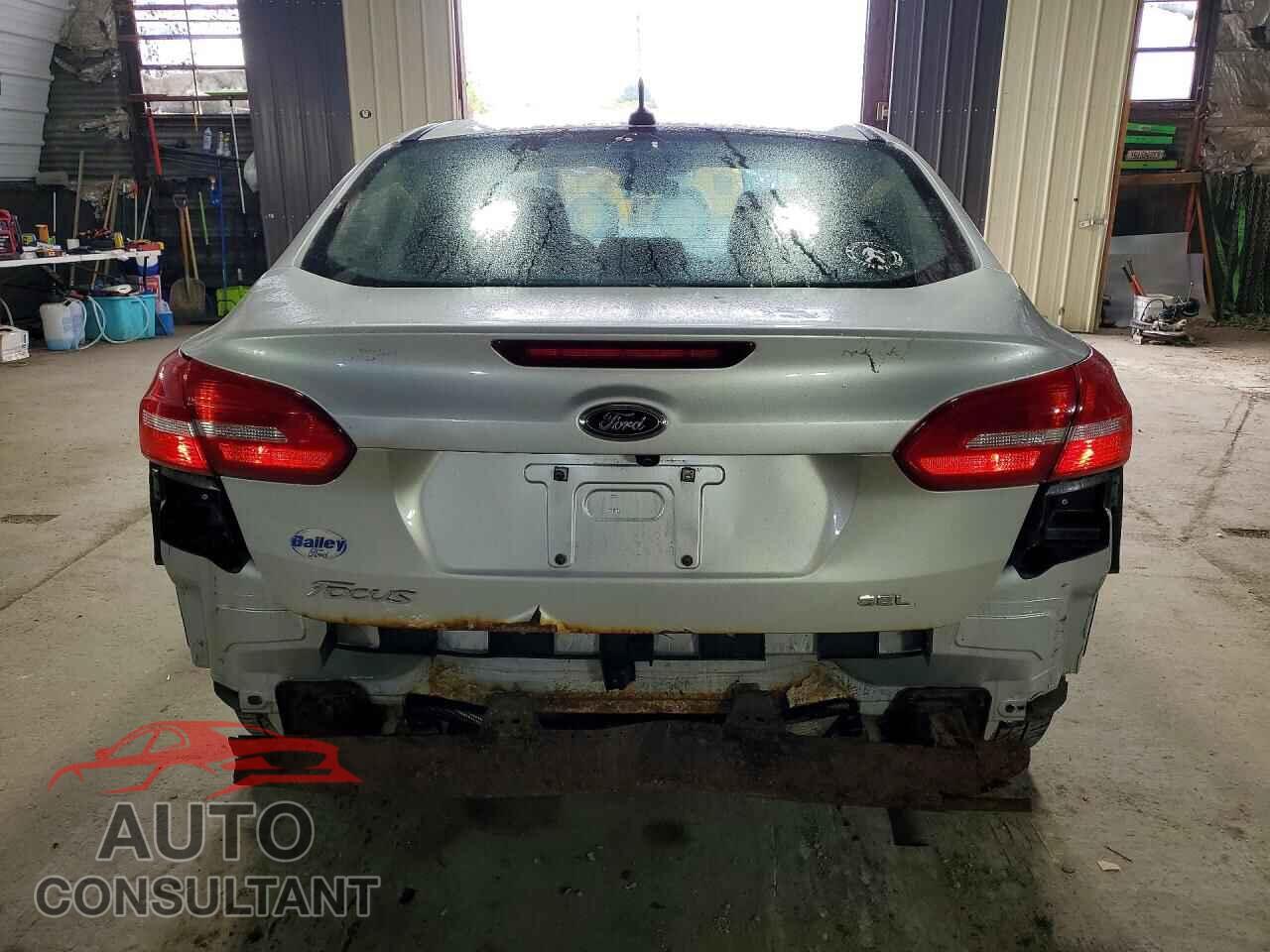 FORD FOCUS 2017 - 1FADP3H23HL237974