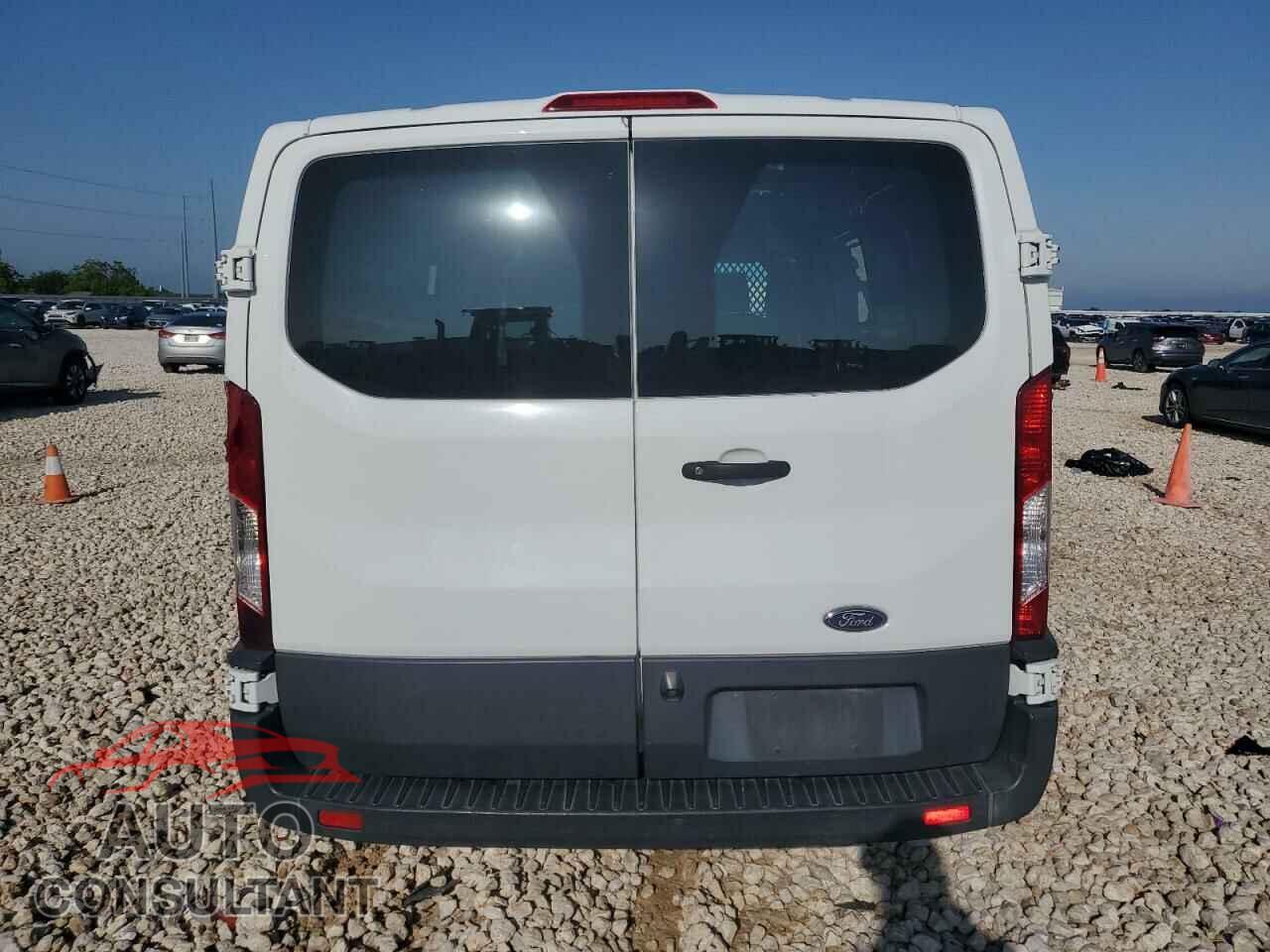 FORD TRANSIT 2018 - 1FTYR1YM7JKB32779