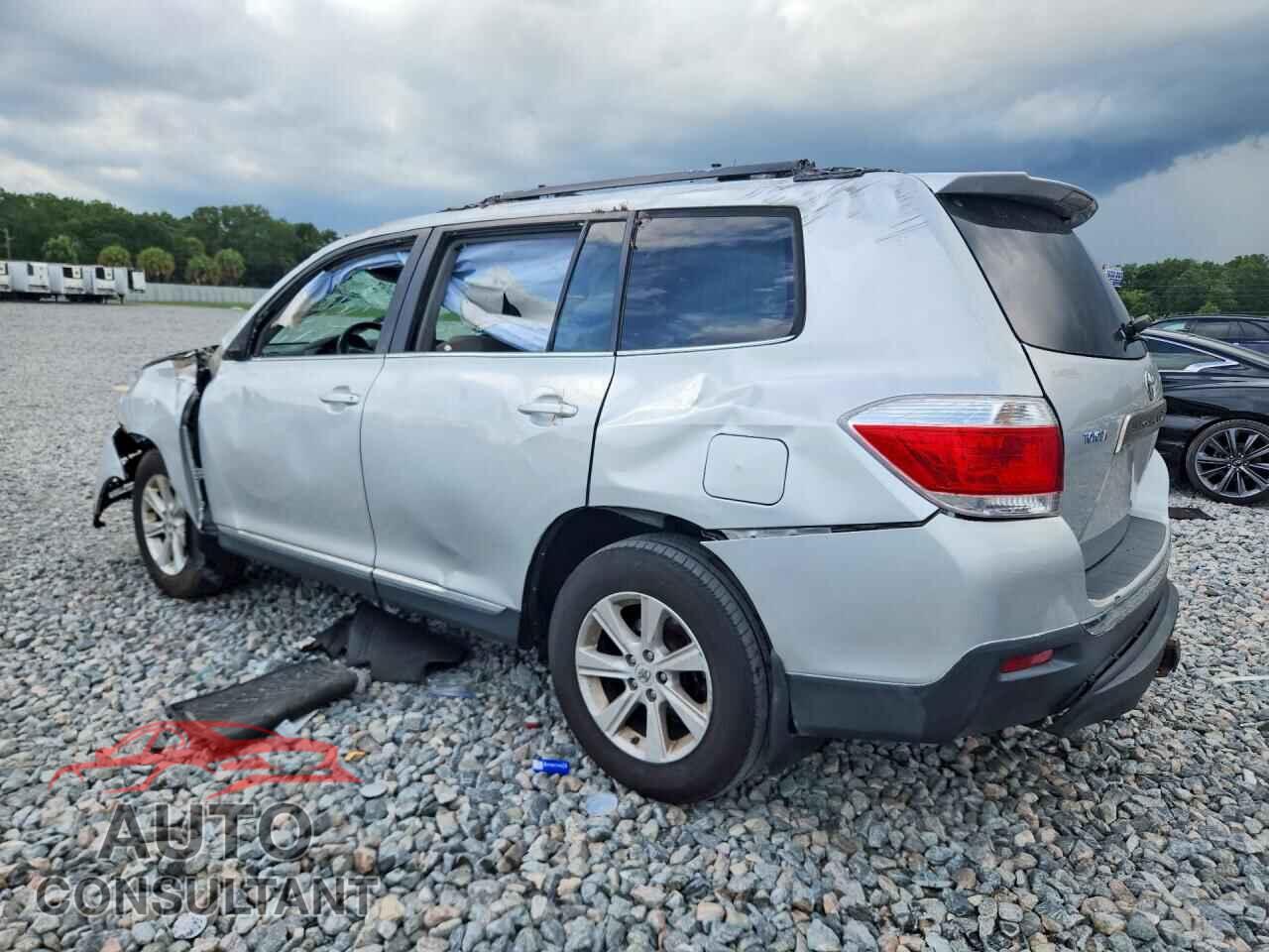TOYOTA HIGHLANDER 2012 - 5TDBK3EH5CS093568