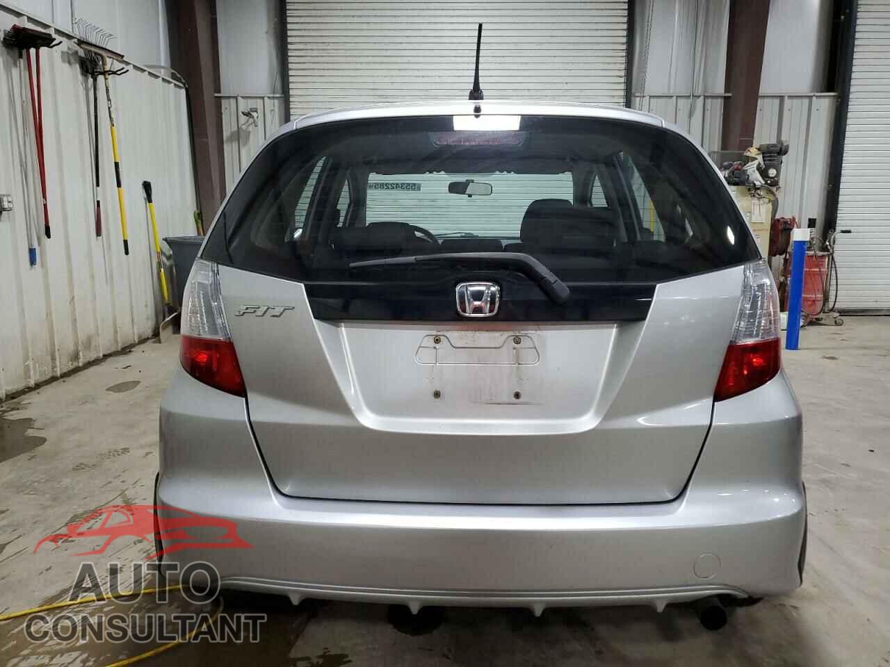 HONDA FIT 2013 - JHMGE8H36DC062115
