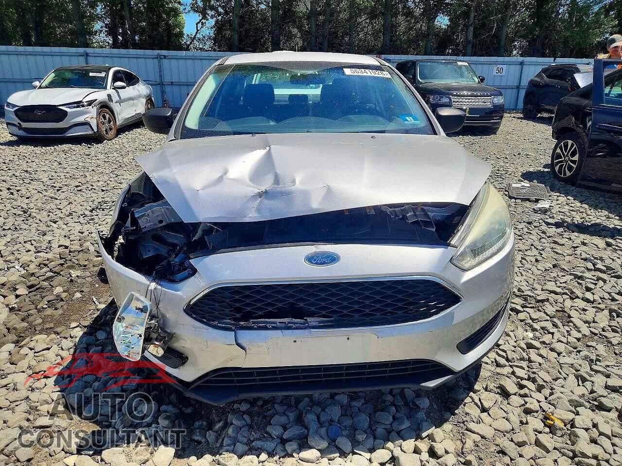 FORD FOCUS 2015 - 1FADP3E26FL246542