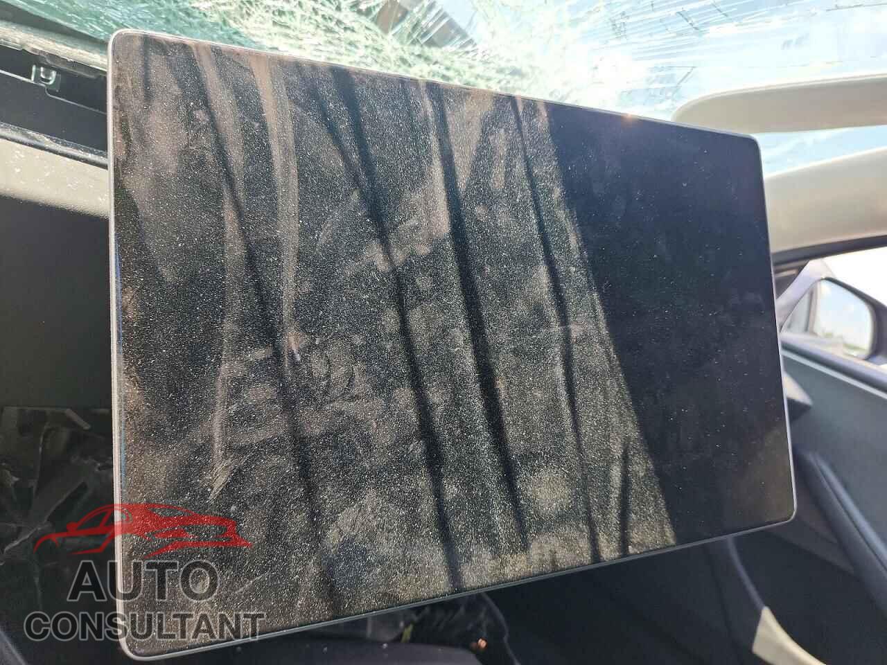 TESLA MODEL 3 2024 - 5YJ3E1EA4RF749422