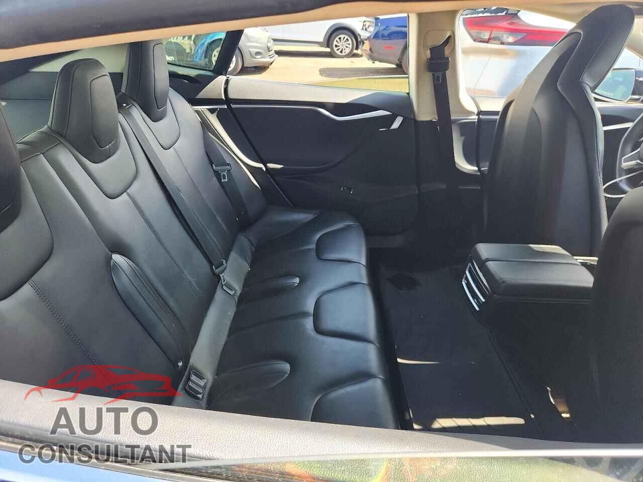 TESLA MODEL S 2015 - 5YJSA1H18FF080201