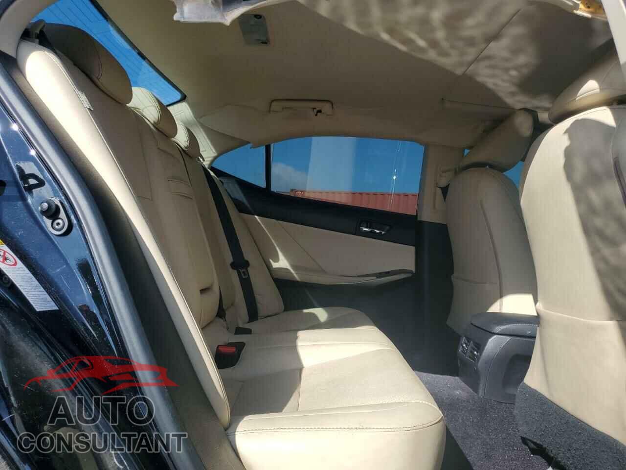 LEXUS IS 2014 - JTHBF1D22E5029775