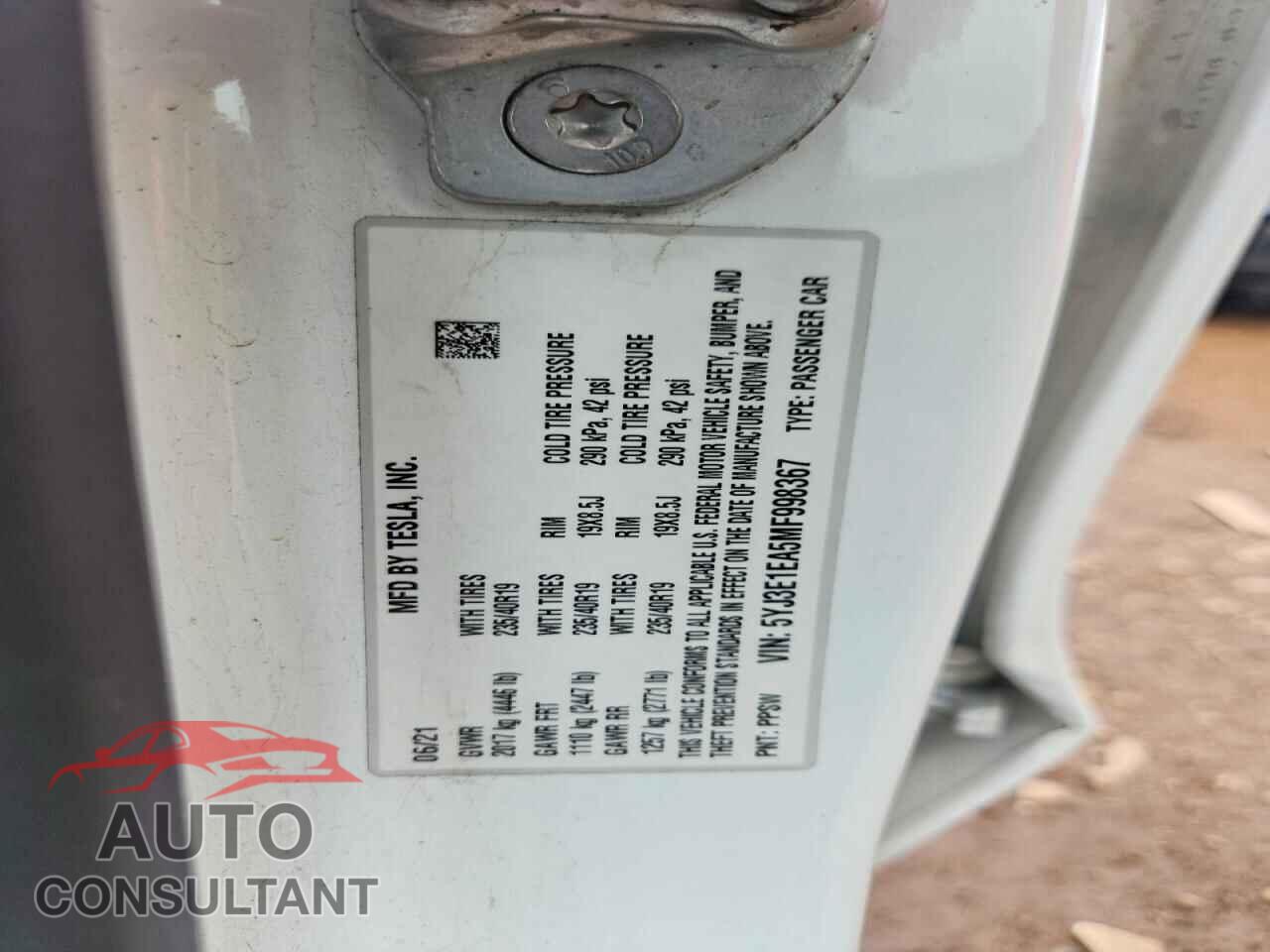 TESLA MODEL 3 2021 - 5YJ3E1EA5MF998367
