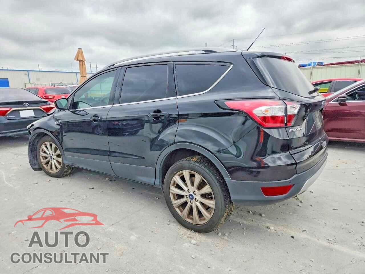 FORD ESCAPE 2017 - 1FMCU0J97HUD57738