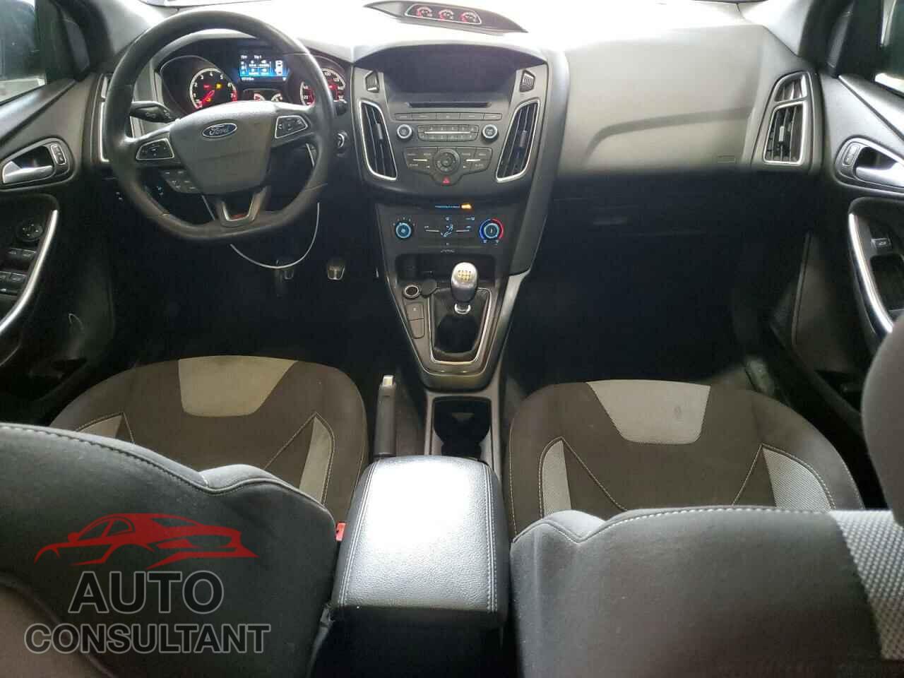 FORD FOCUS 2016 - 1FADP3L94GL318663