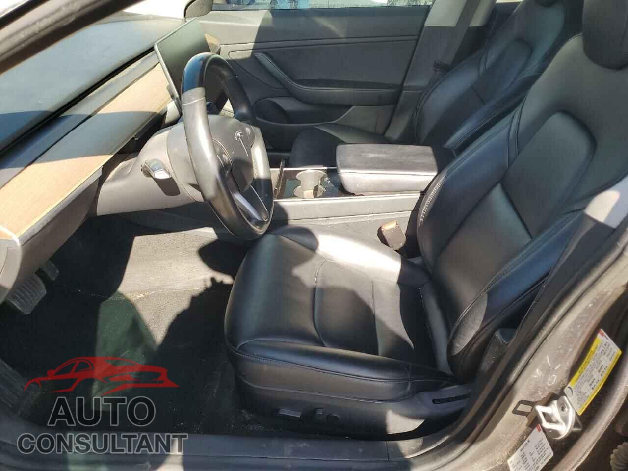 TESLA MODEL 3 2018 - 5YJ3E1EA0JF052981