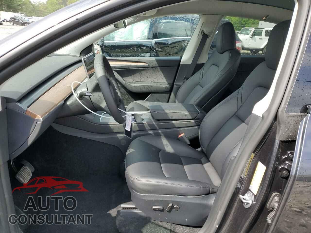 TESLA MODEL Y 2024 - 7SAYGDEE5RF992485