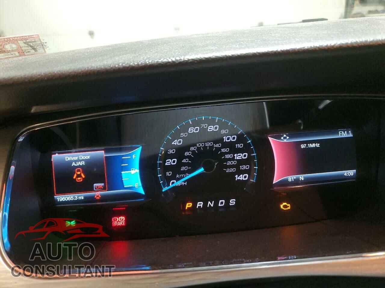 FORD TAURUS 2017 - 1FAHP2E83HG138147