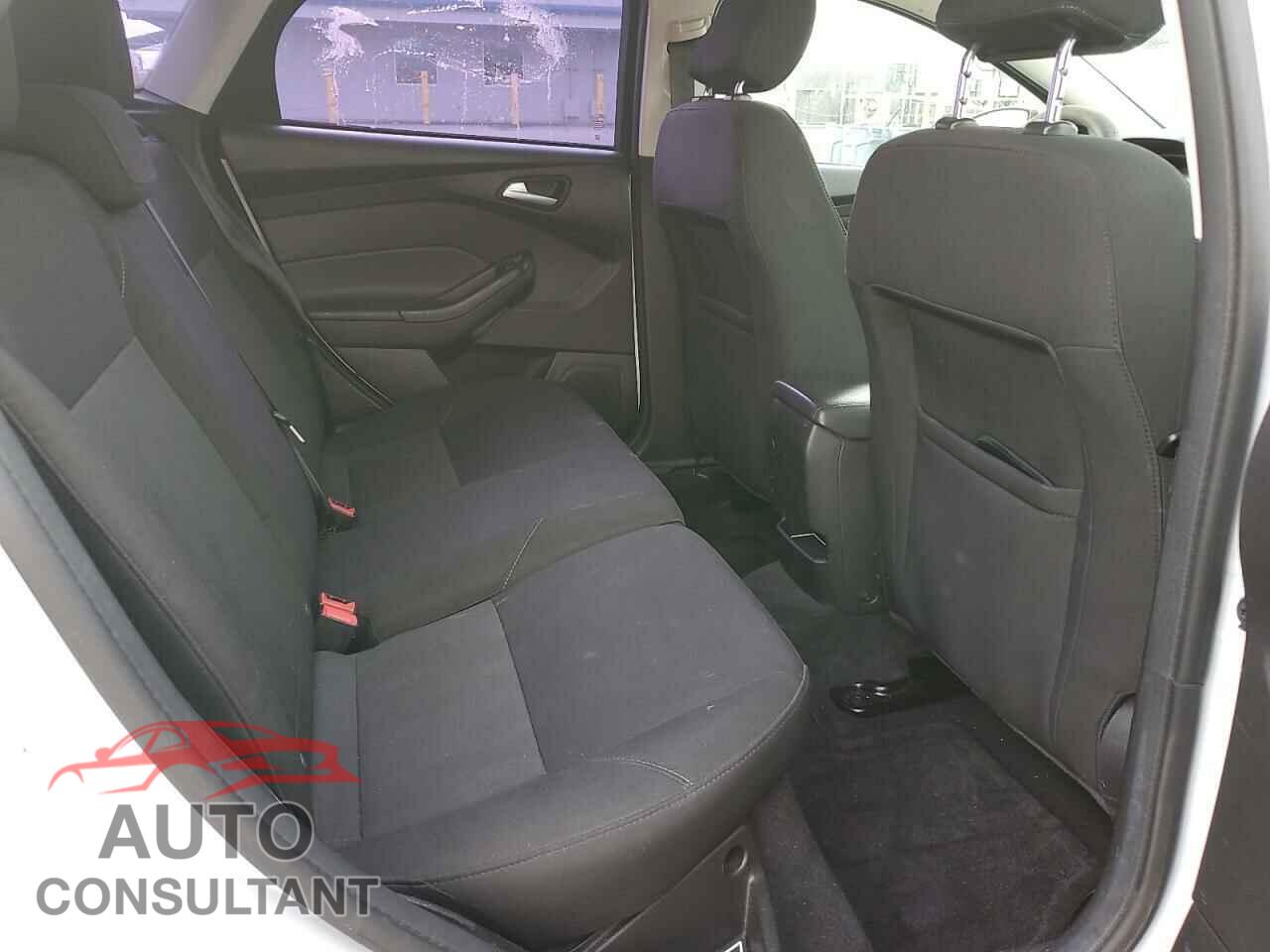 FORD FOCUS 2017 - 1FADP3K26HL233135
