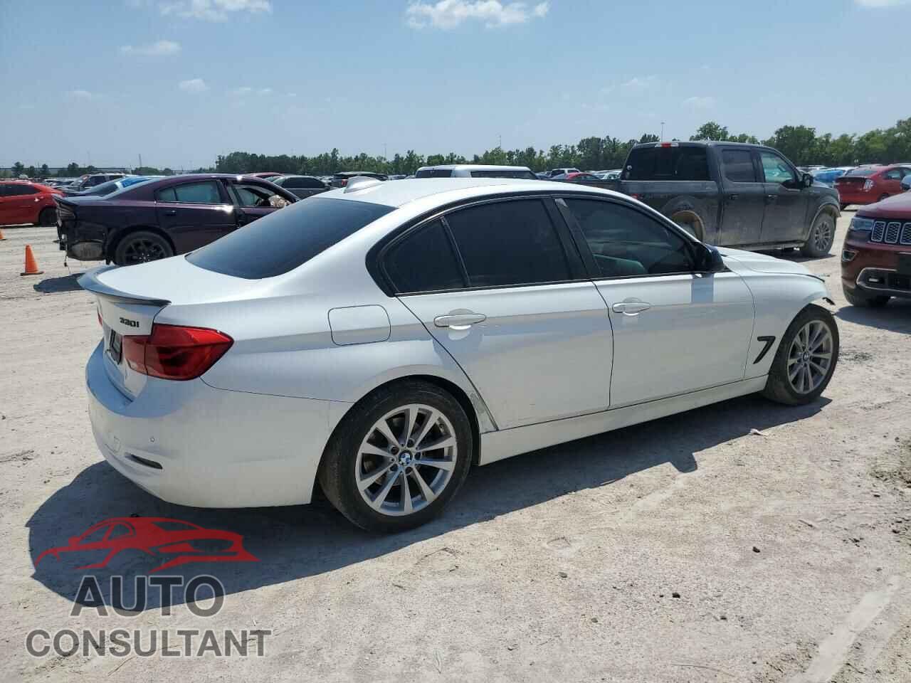 BMW 3 SERIES 2016 - WBA8E1G52GNU10112