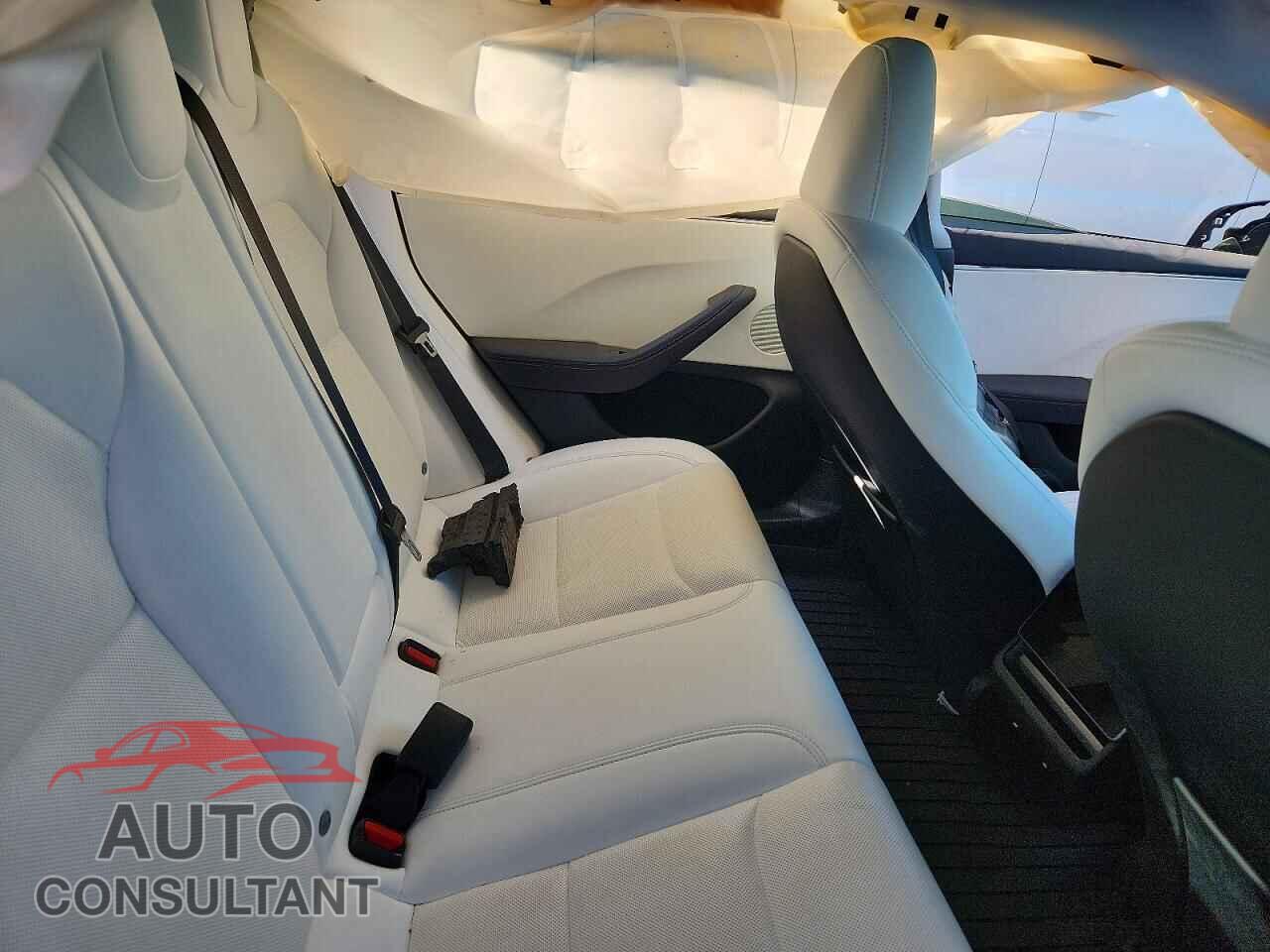 TESLA MODEL 3 2024 - 5YJ3E1EB7RF832948