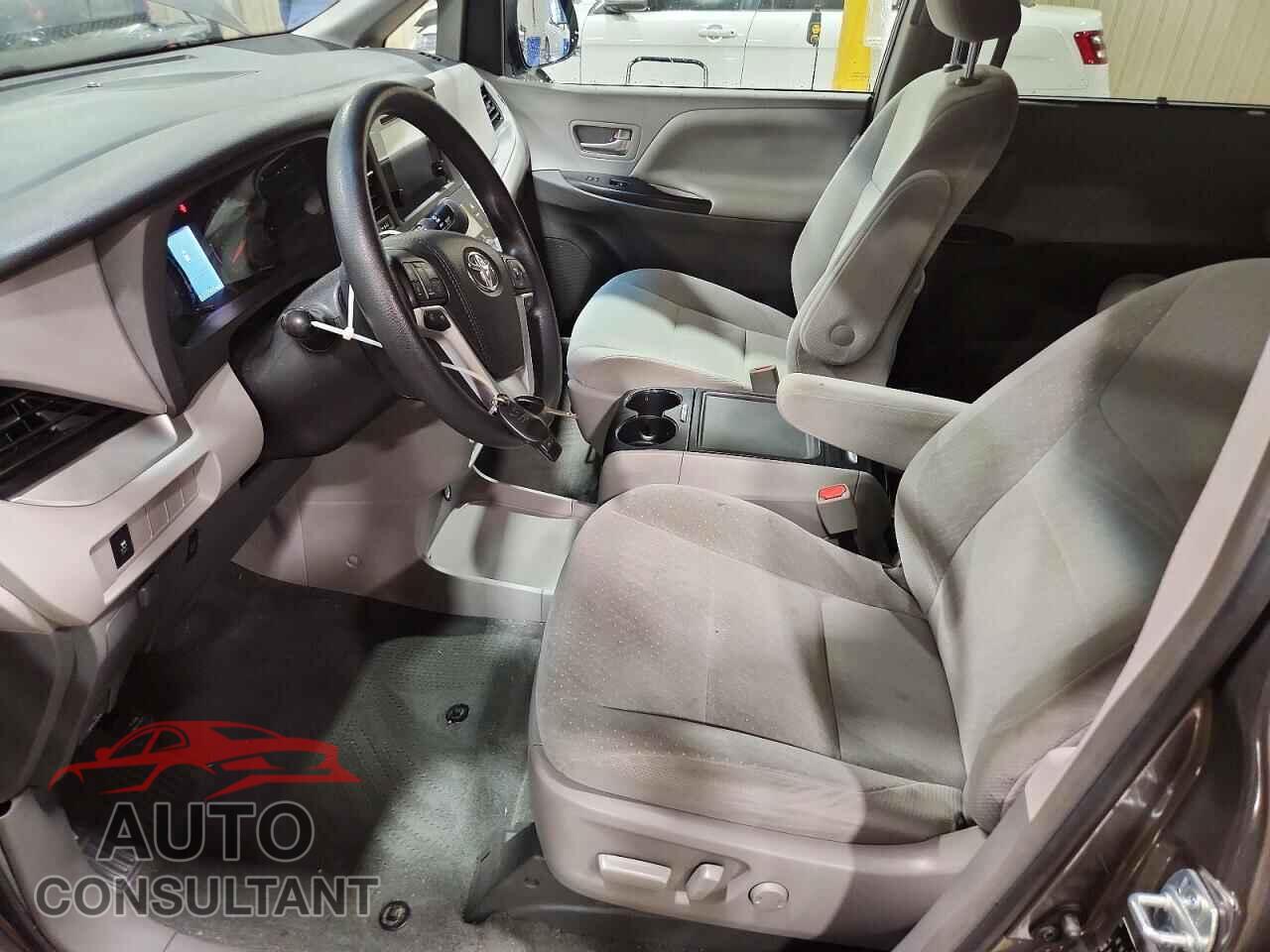 TOYOTA SIENNA 2017 - 5TDKZ3DC6HS897421