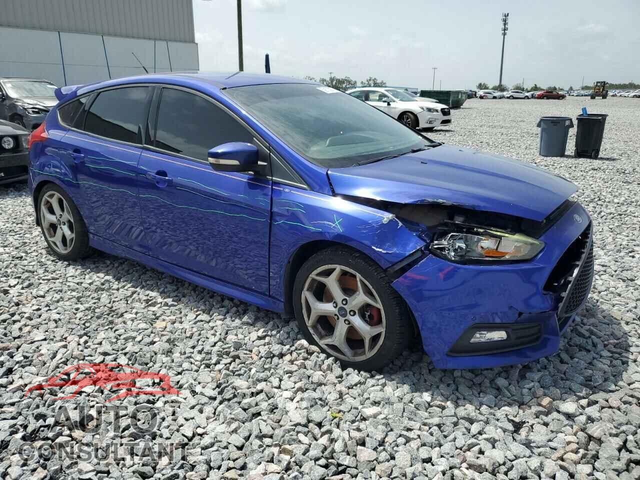 FORD FOCUS 2015 - 1FADP3L94FL238620