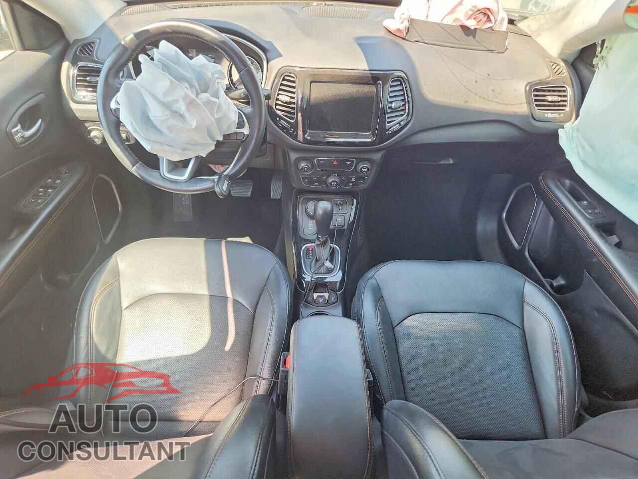 JEEP COMPASS 2020 - 3C4NJDCB0LT135378