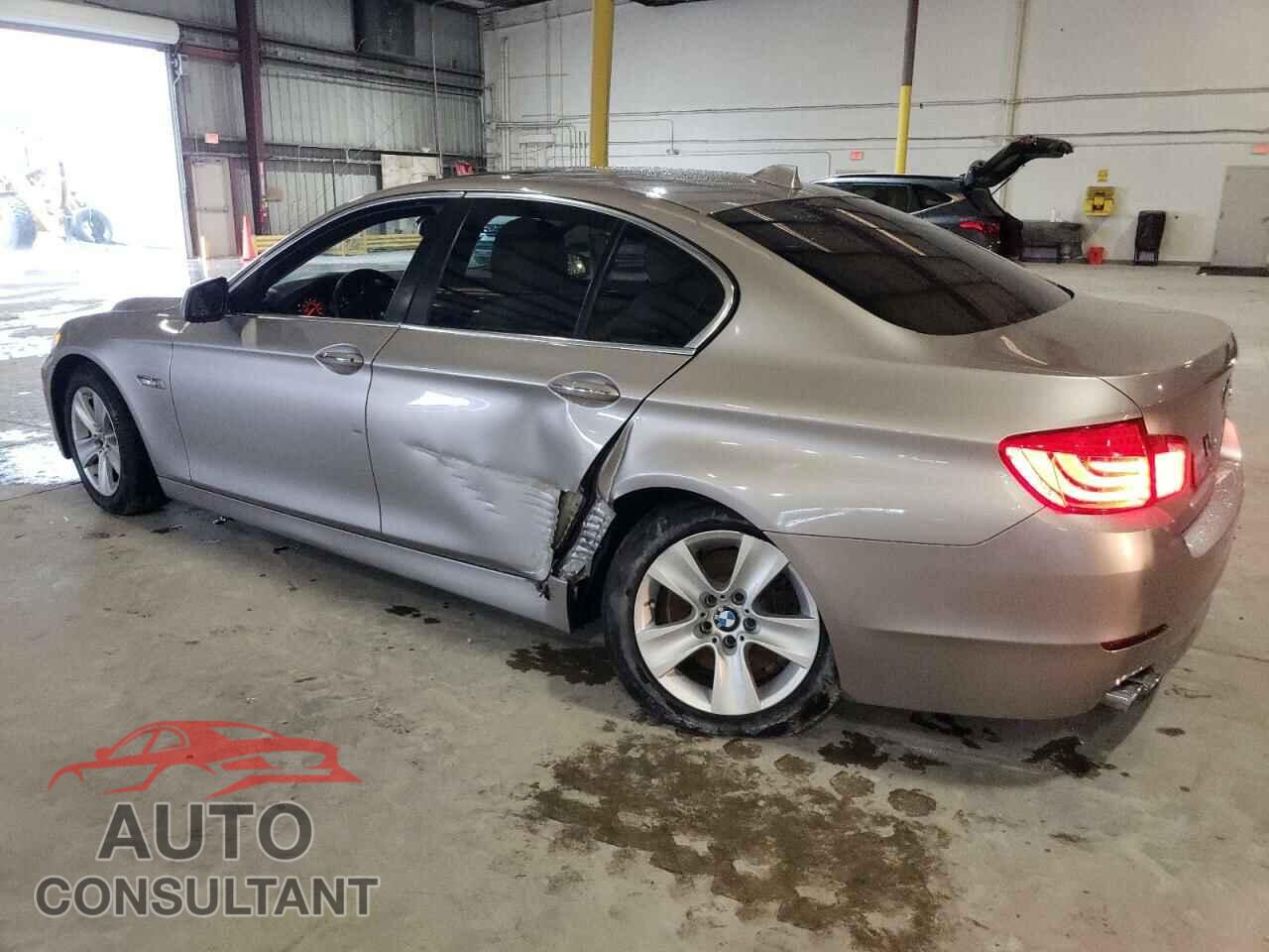 BMW 5 SERIES 2011 - WBAFR1C52BC742833