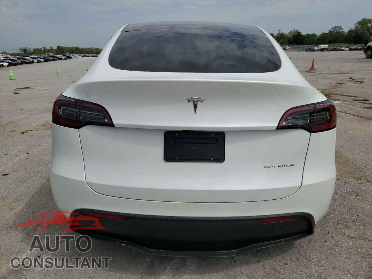 TESLA MODEL Y 2024 - 7SAYGDEE1RF007762
