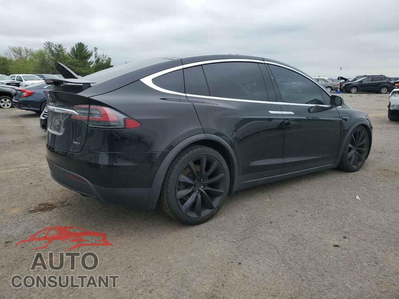 TESLA MODEL X 2018 - 5YJXCBE21JF121179