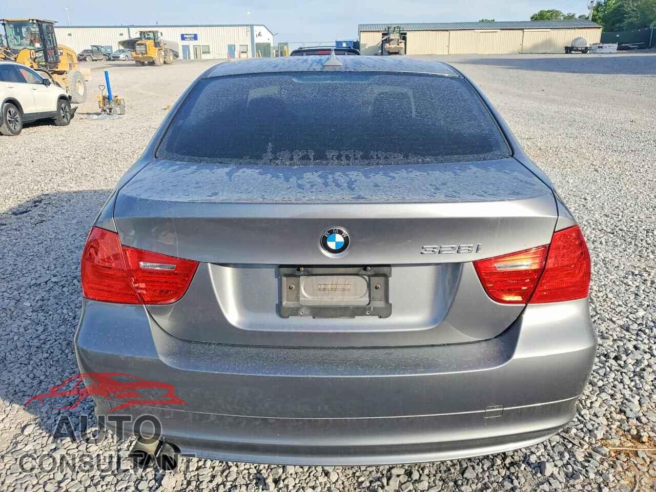 BMW 3 SERIES 2011 - WBAPH7G52BNM59048