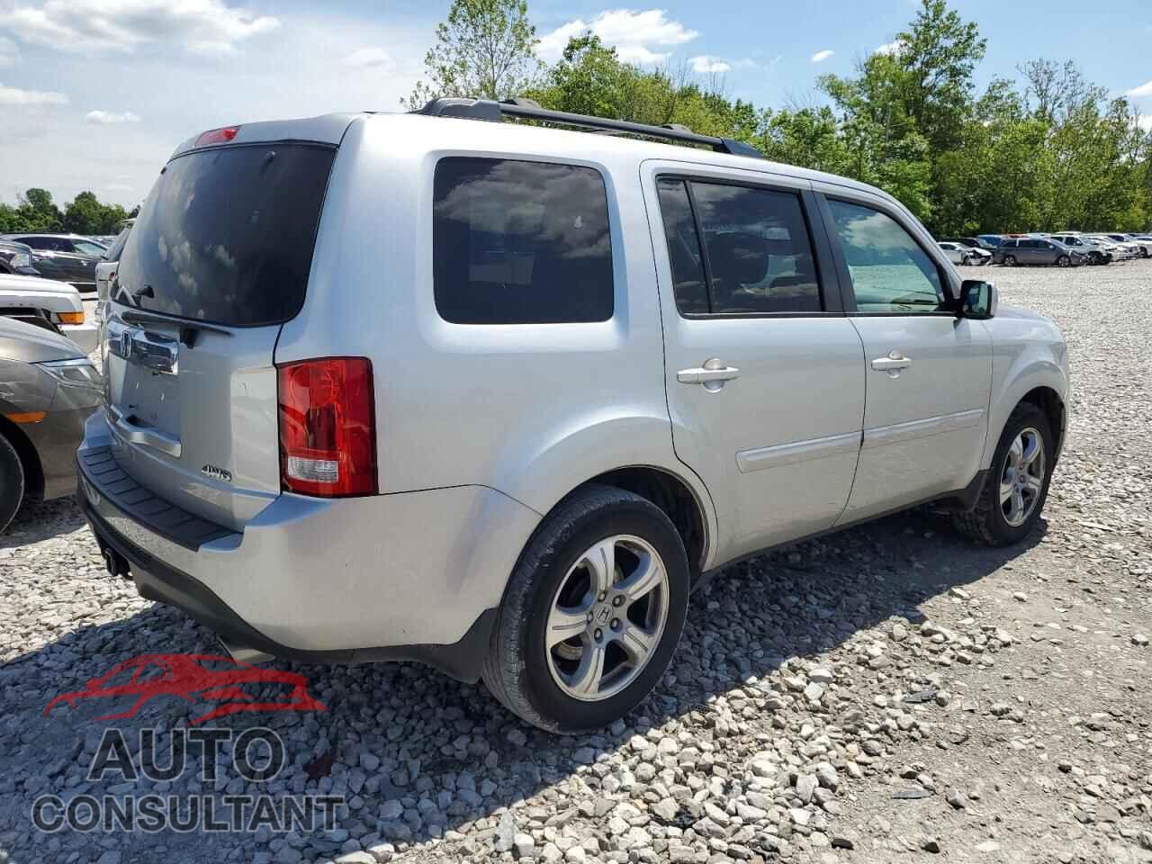 HONDA PILOT 2013 - 5FNYF4H50DB012973
