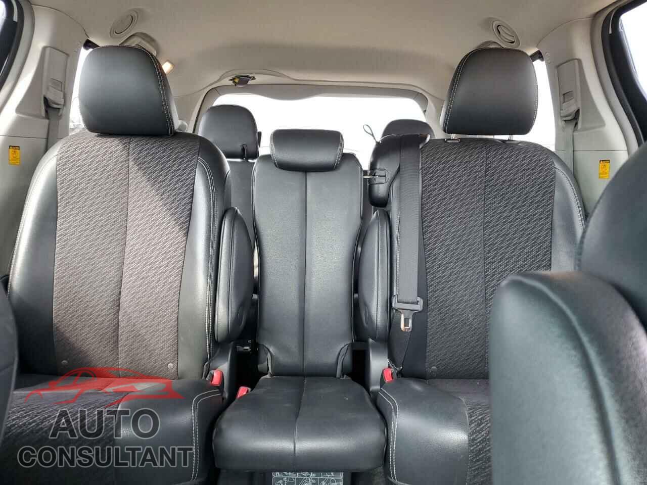 TOYOTA SIENNA 2011 - 5TDXK3DC5BS030822